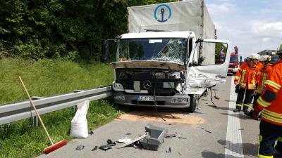 A81 Gerlingen: Lkw faehrt auf Sattelzug auf